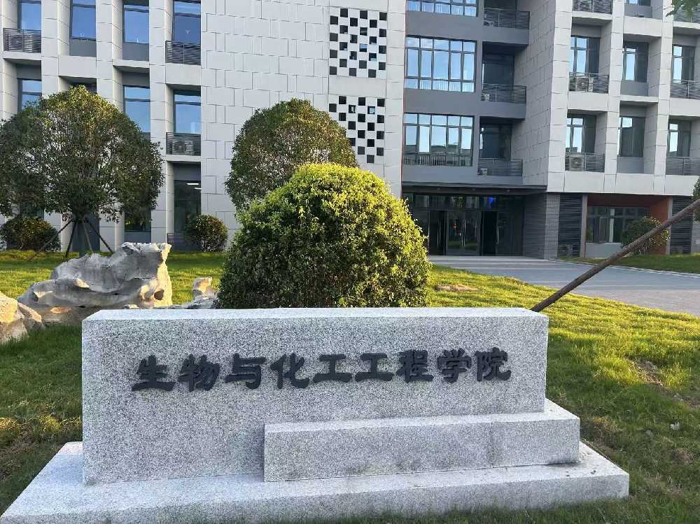 南岔县扬州职业大学体育场高杆灯项目